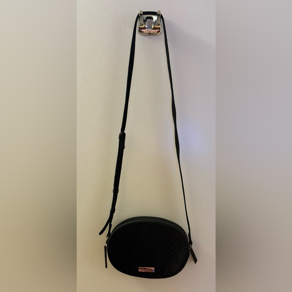 GUC Vera Bradley Zebra Flock Black Crossbody Bag